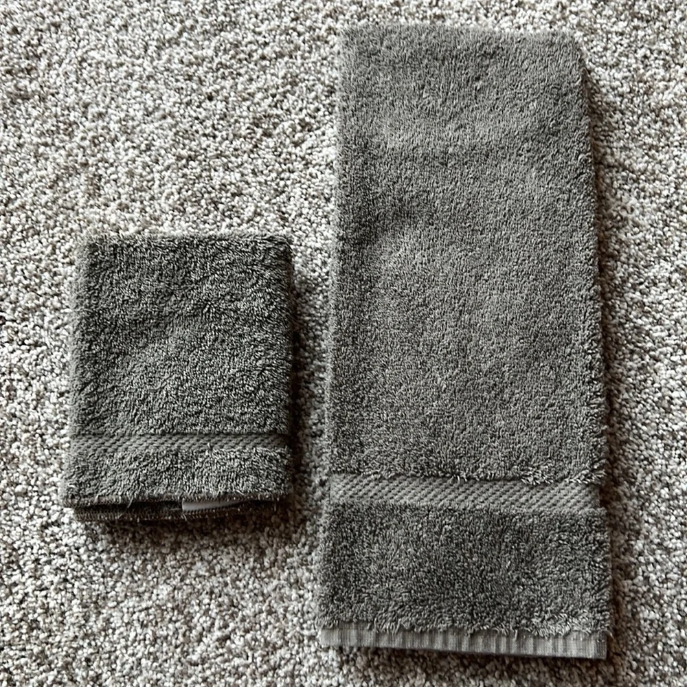 Royal Velvet towel set